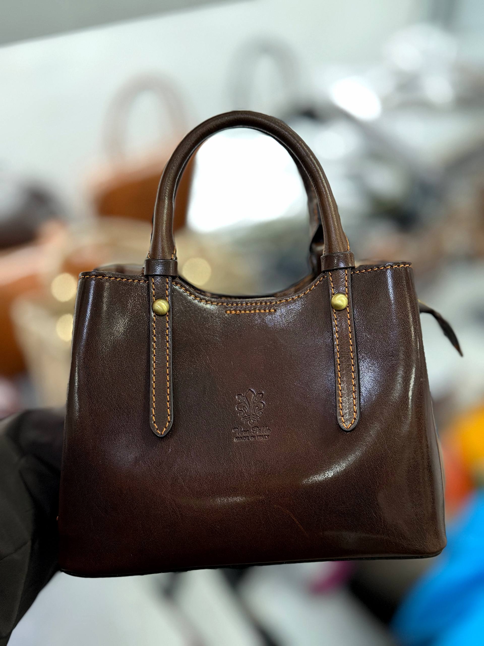 Structured Leather Top Handle Bag with Zip Closure and Shoulder