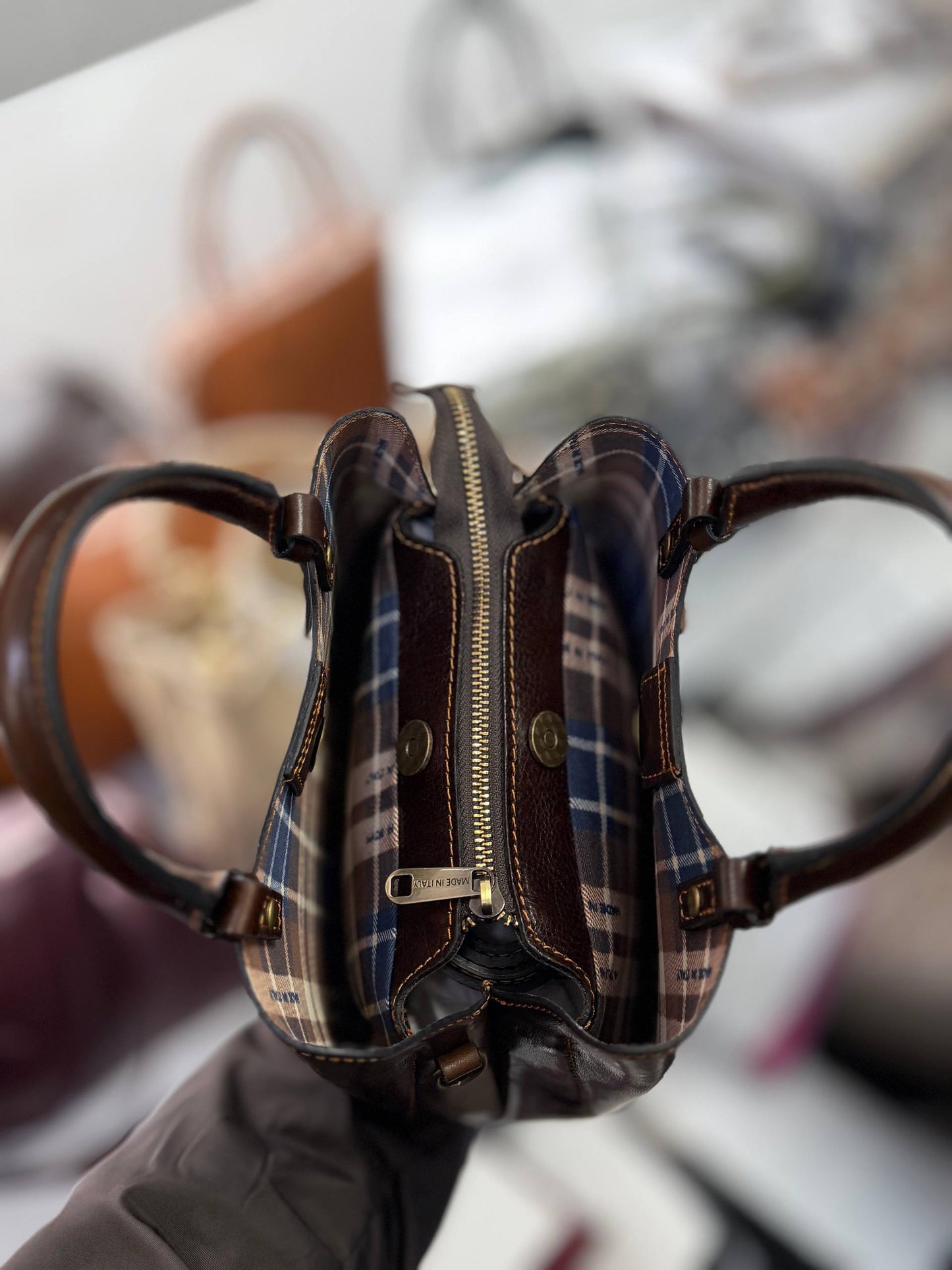 Structured Leather Top Handle Bag with Zip Closure and Shoulder Strap